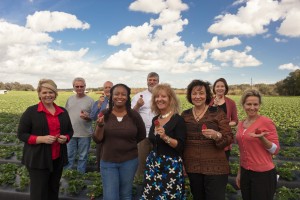 Sue Harrell and Mike Lott host Research Chefs Association members, Kevin Anderson, Jamila Muhammad, Chef Jeff Cofer, Bobbie Huston, Sandy Gibilisco, Deanna Smith and Alexa Hart Bosshardt for harvest tour.